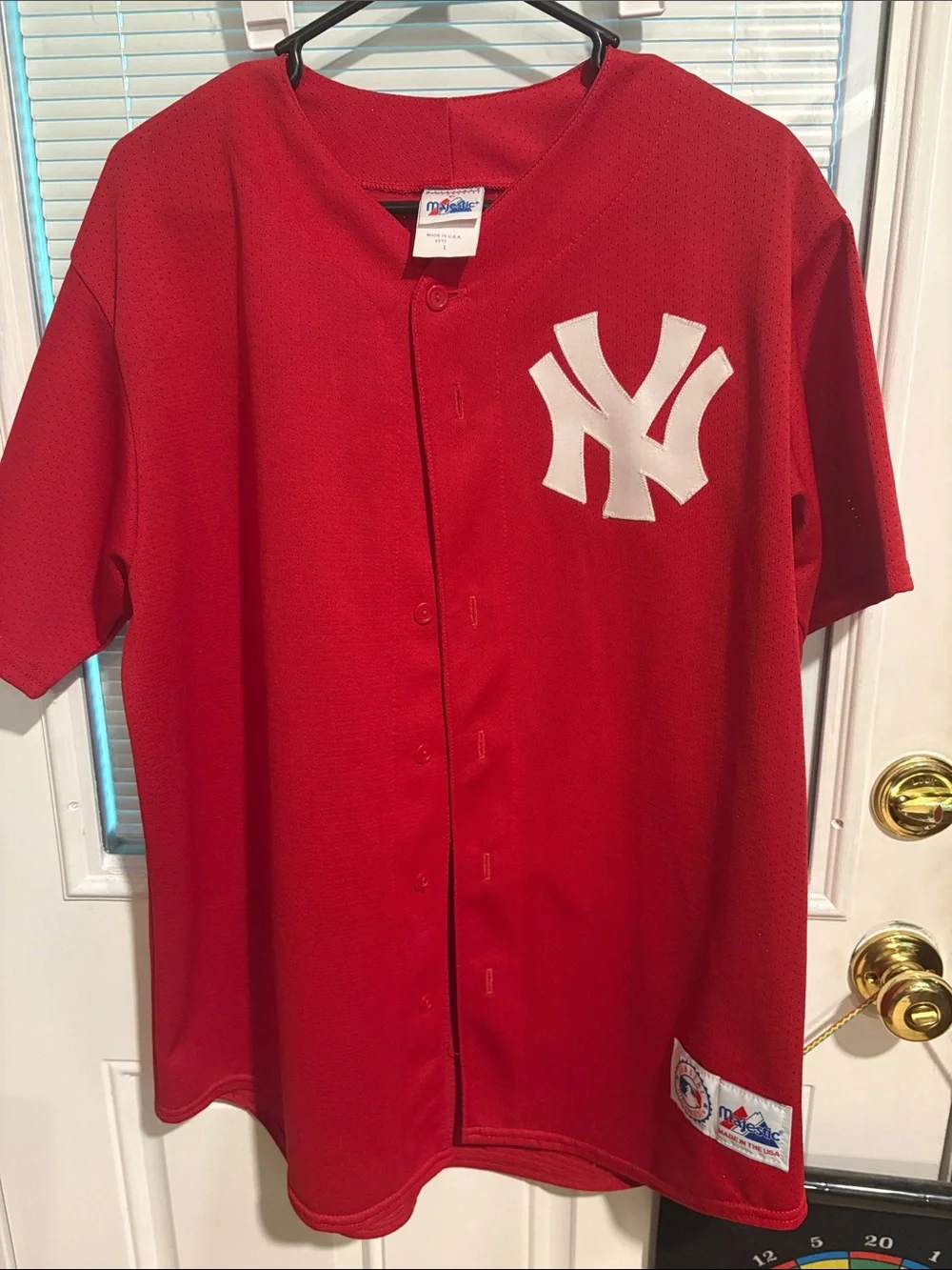 Red New York Yankees Button-Front Baseball Shirt - size Large